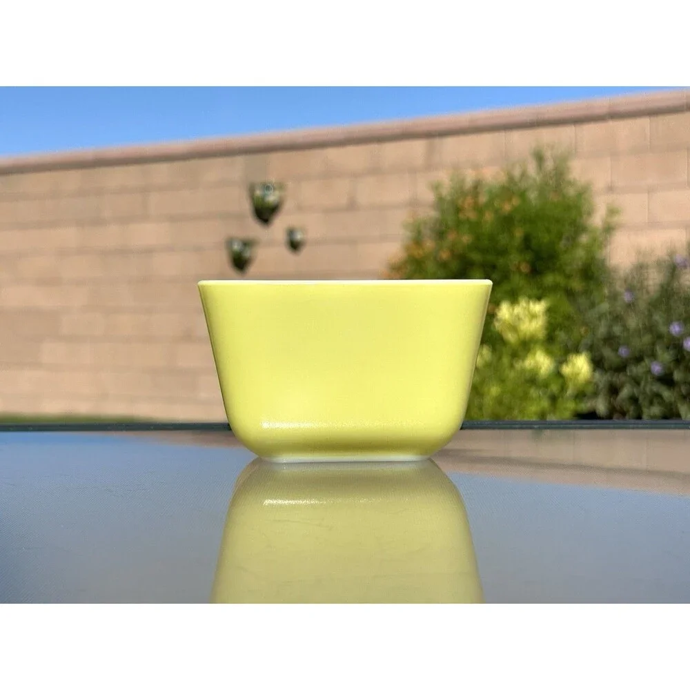 Pyrex 1-1/2 Cup Refrigerator Dish 501B Without Lid Yellow White Vintage